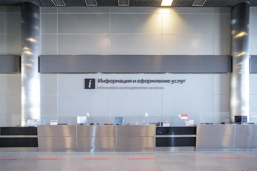 REGISTRATION DESKS BRANDING IN FRONT OF THE HALL